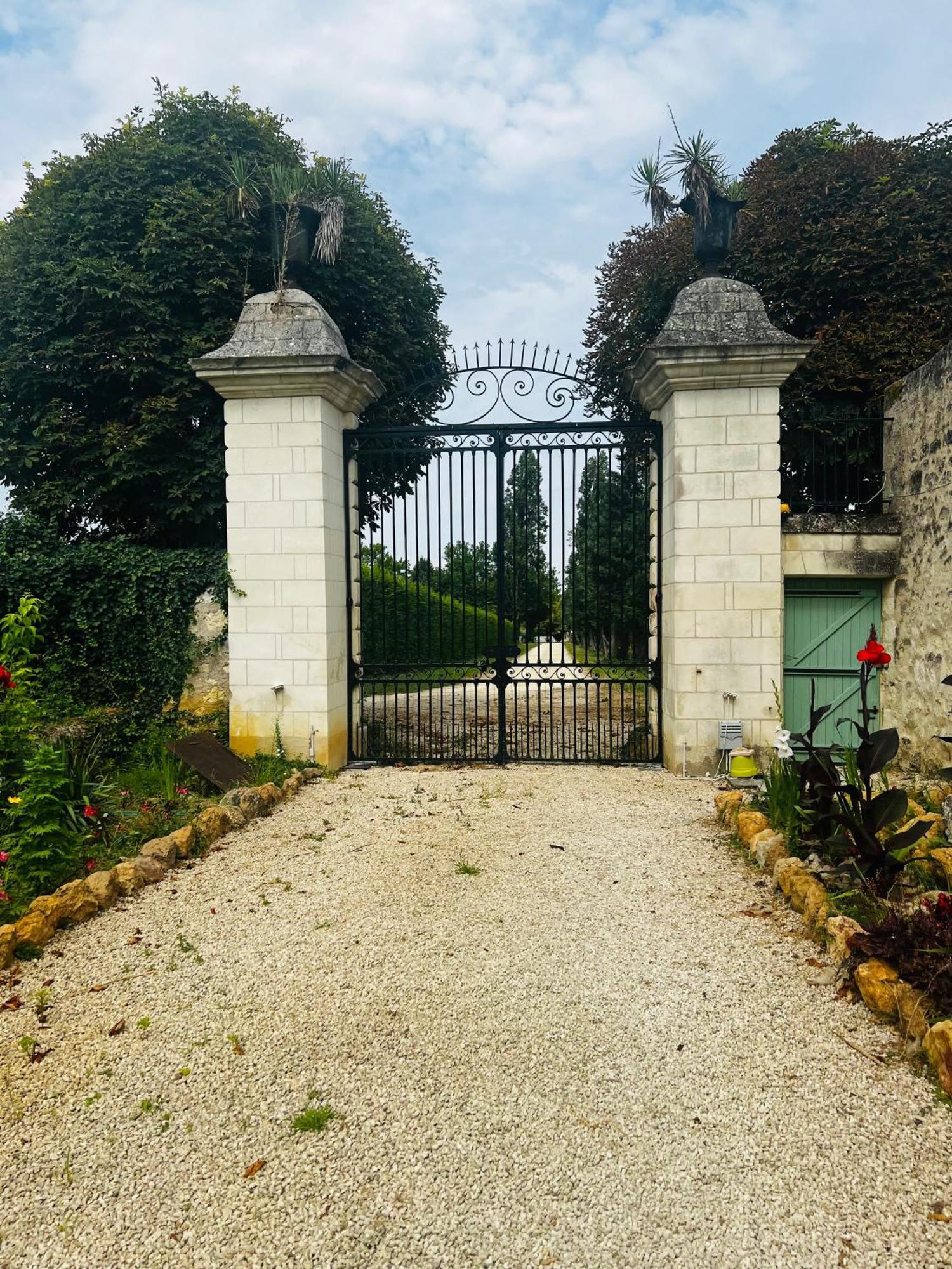 Chateau De La Thibaudiere Bois Savary - Chambre Familiale Du Roi Allonnes  外观 照片